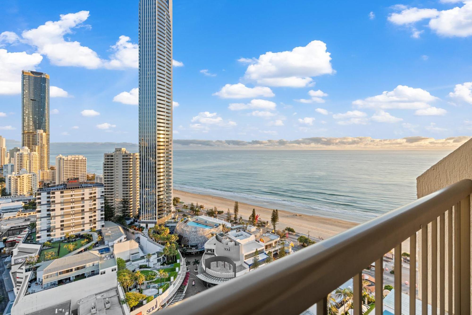 The Ballah - Surfers High Floor 2 Bedroom Ocean View Unit With Parking Pool Gym Apartment Gold Coast