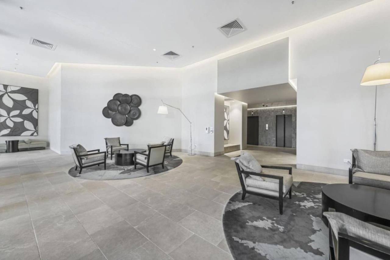 The Ballah - Surfers High Floor 2 Bedroom Ocean View Unit With Parking Pool Gym Apartment Gold Coast