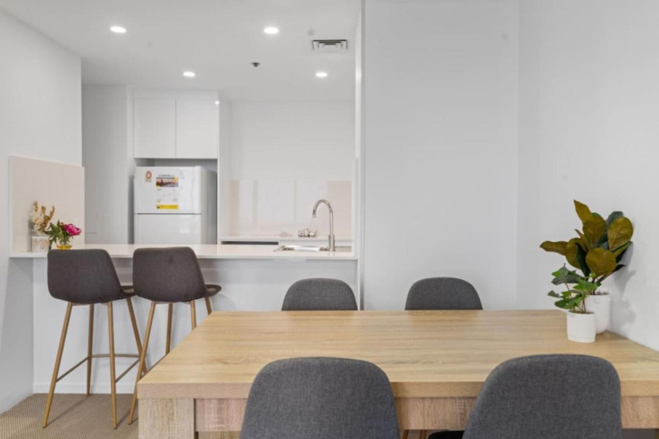 Apartment The Ballah - Surfers High Floor 2 Bedroom Ocean View Unit With Parking Pool Gym *